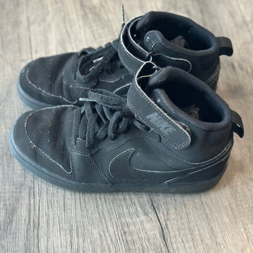 Boys Hi-Top Nike Sneakers Size 4.5